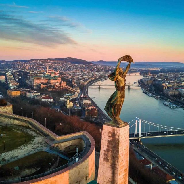 https://www.travelint.ru/wp-content/uploads/2018/09/tour-budapest-04-640x640.jpg