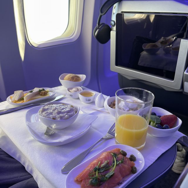 https://www.travelint.ru/wp-content/uploads/2019/12/black-jet-food-640x640.jpg