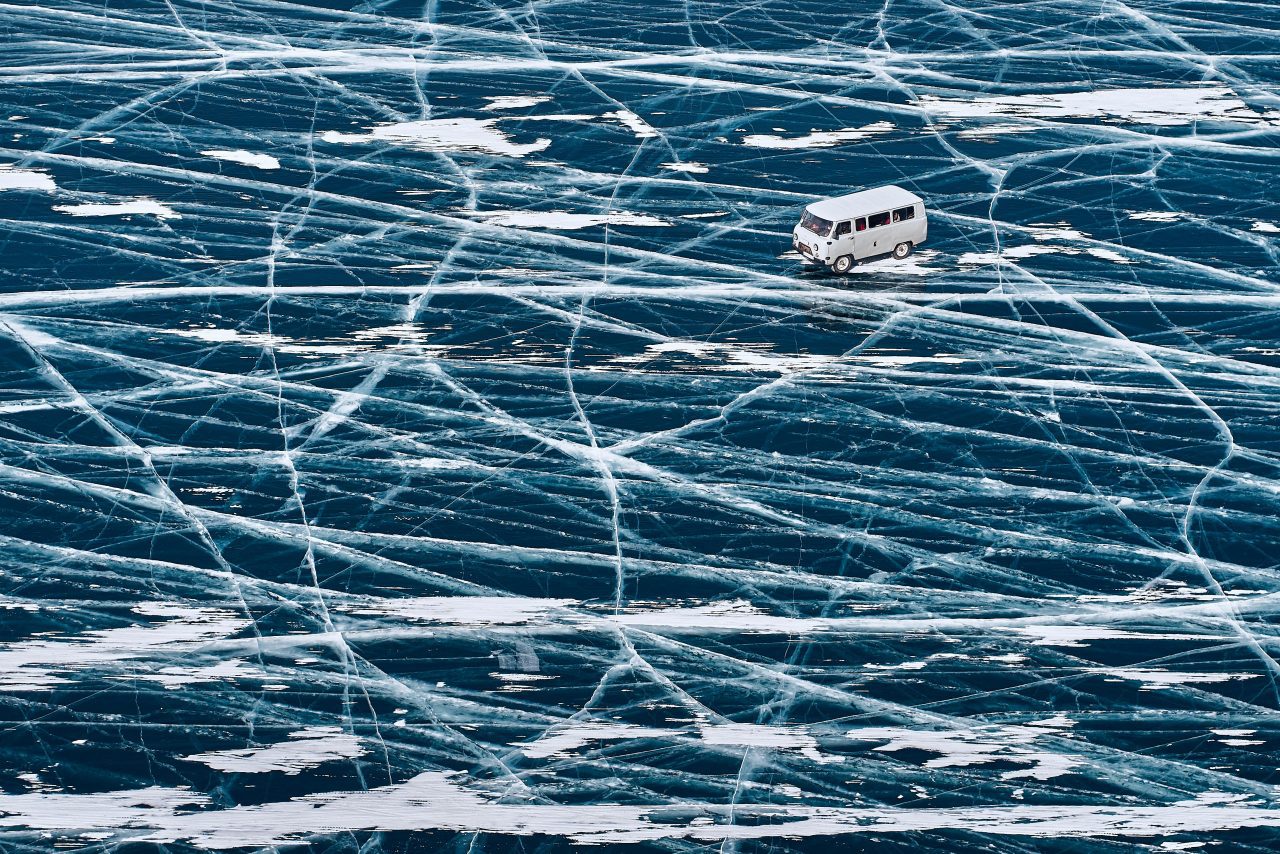 Зимний Байкал – одно из самых красивых природных мест для путешествий по России