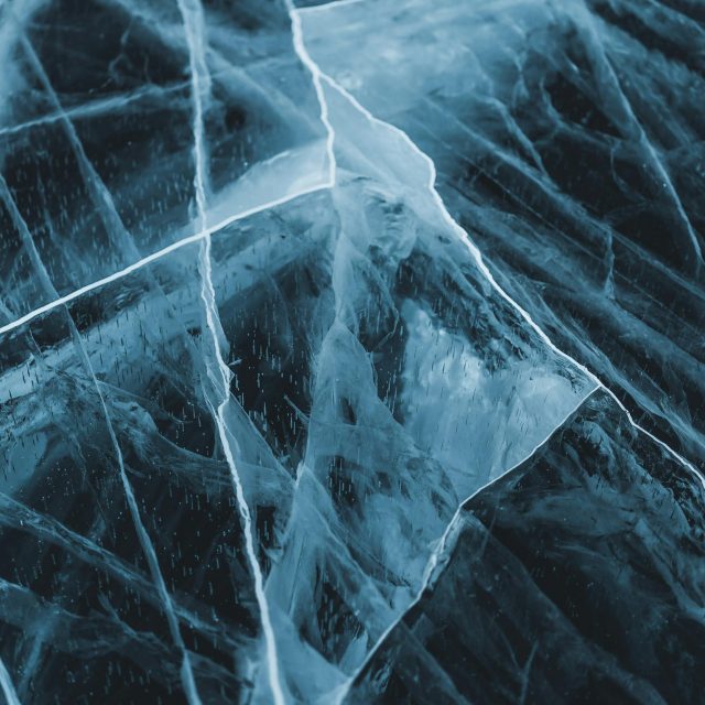 Зимний Байкал – одно из самых красивых природных мест для путешествий по России