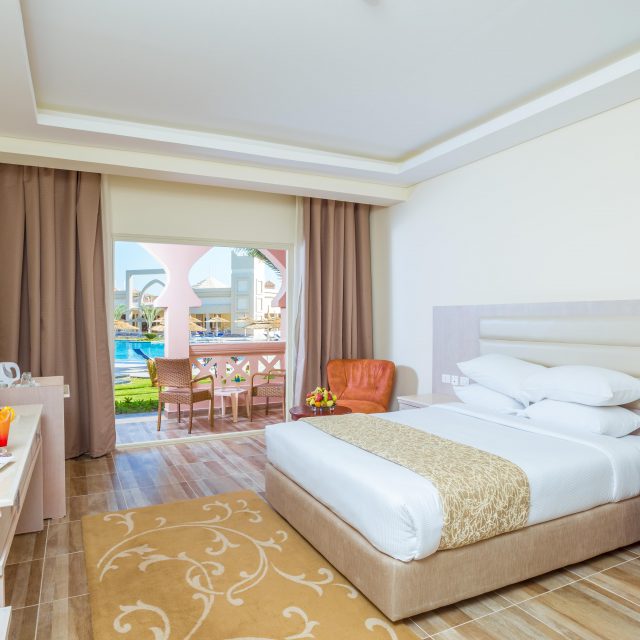 https://www.travelint.ru/wp-content/uploads/2021/09/FUNSUN-FAMILY-Aqua-Vista-room2-640x640.jpeg